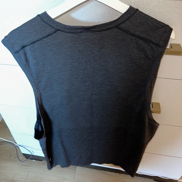 lm1217s lululemon 22-2 

Metal vent tech 2.0 sleeveless shirt. Size XL. - Picture 4 of 4